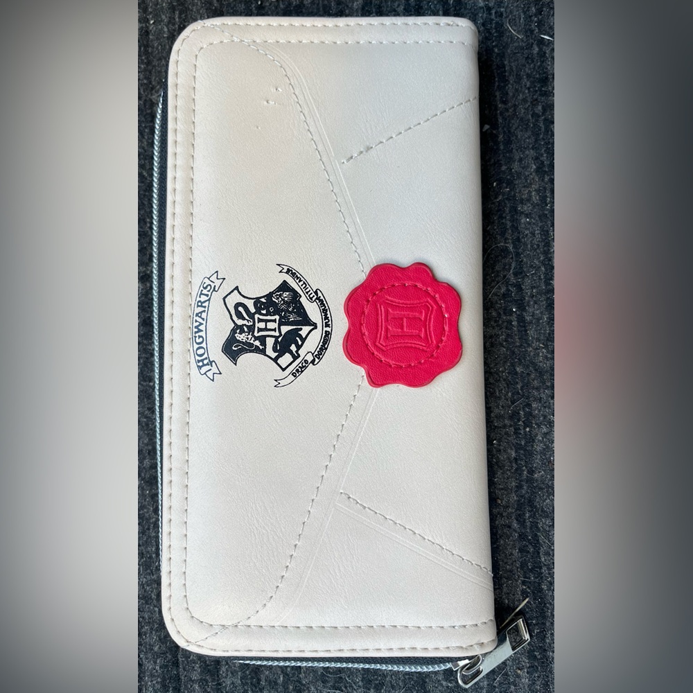 Harry Potter Hogwarts Letter Wallet!
